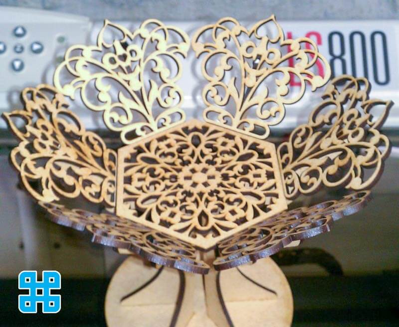sản phẩm được cắt trên kim loại giả gỗ sau đó ghép nối lại