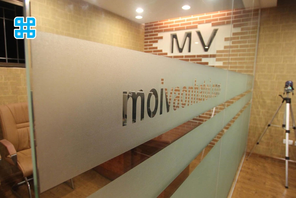 dán decal kính mờ cắt bế