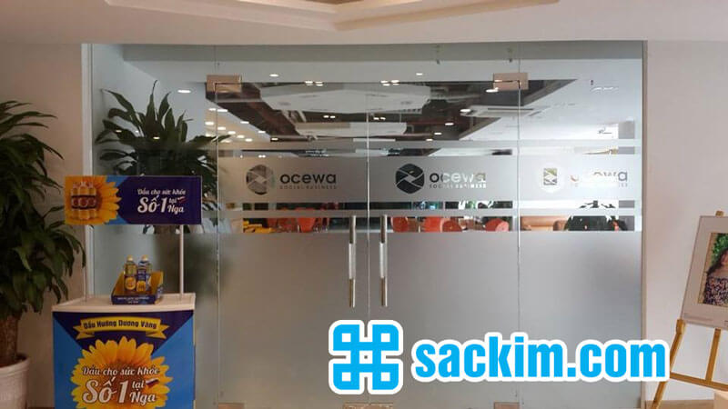 Cắt bế decal dán cửa kính văn phòng làm việc