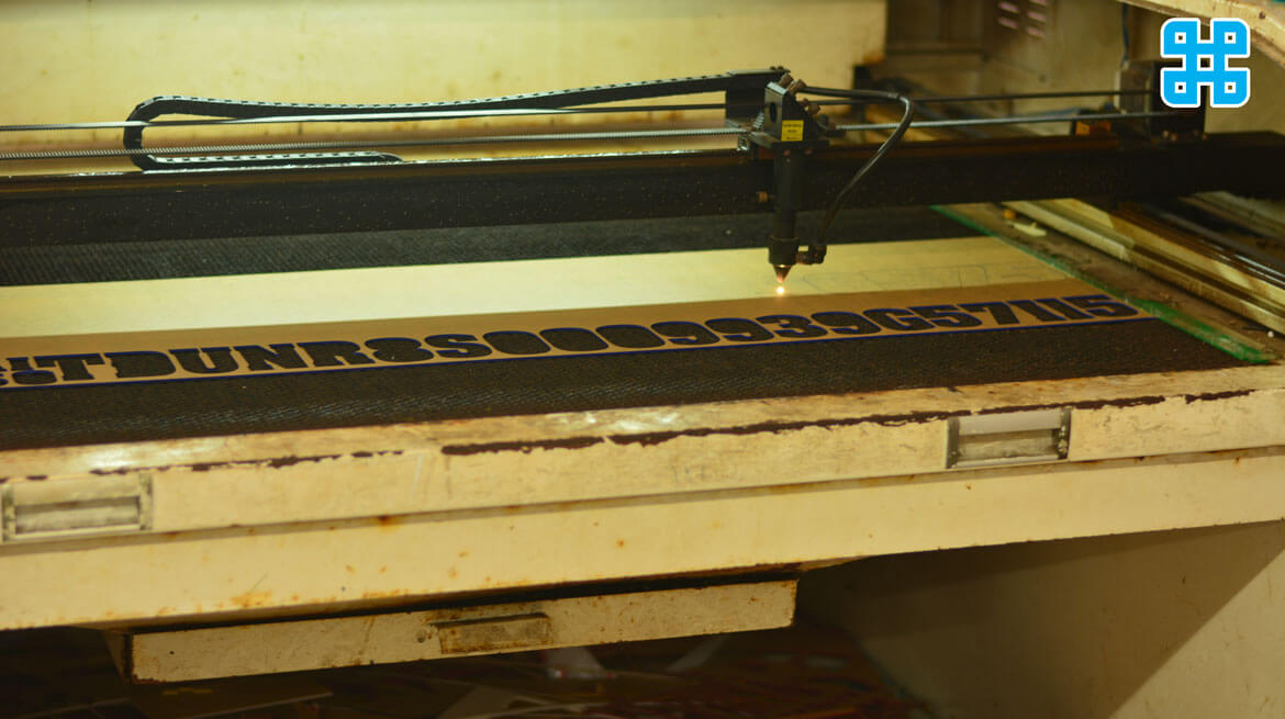 máy cắt mica laser