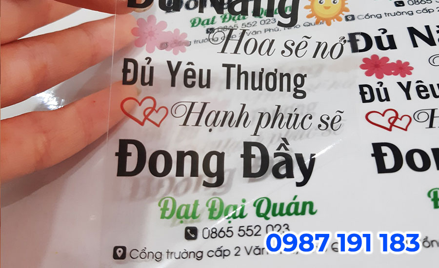 Màu sắc khi in lên decal trong sẽ không thể hiển thị hết như in decal sữa