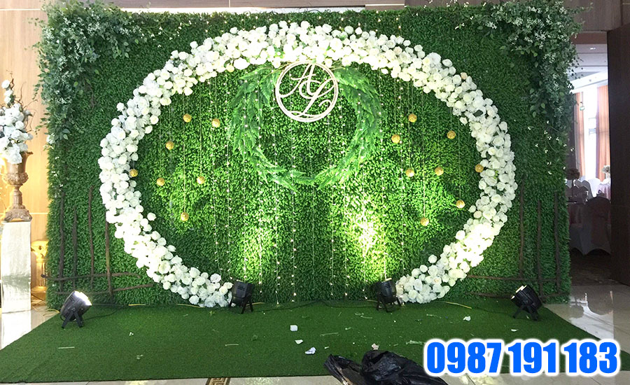 Mẫu backdrop màu rêu được nhiều gia chủ yêu thiên nhiên đặt làm
