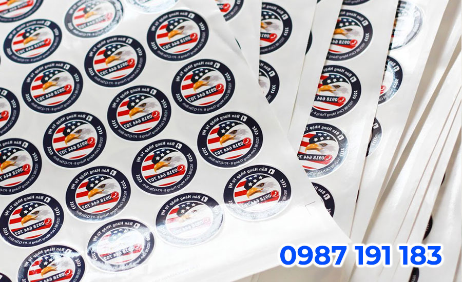 Chất liệu decal có khả năng bám dính vào nhiều loại bề mặt