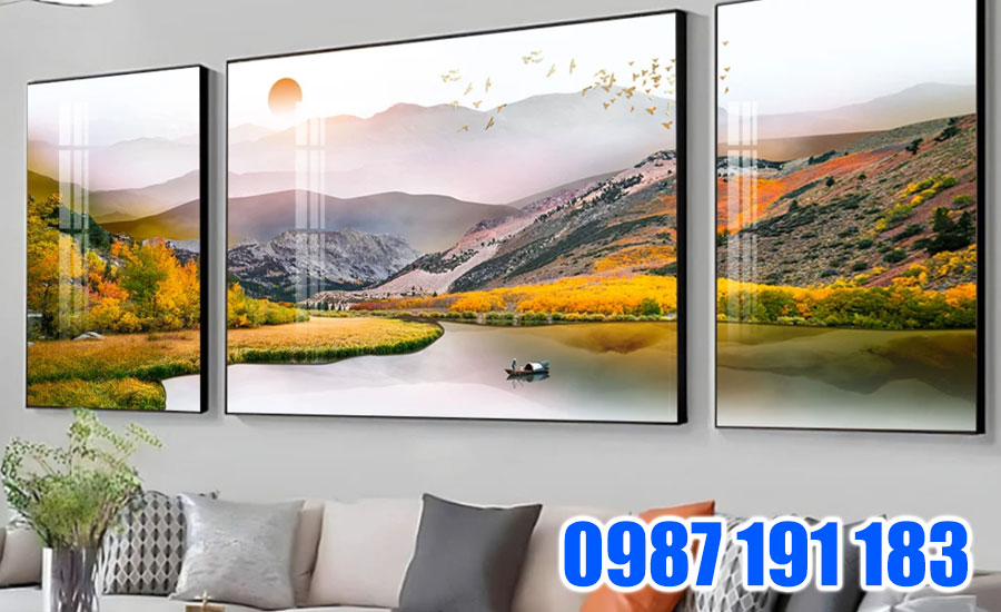 Phòng khách sẽ treo tranh thích hợp ở bộ ghế sofa
