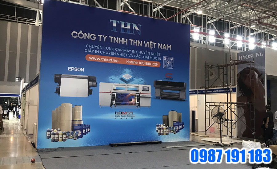 Nội dung trên backdrop thường ngắn gọn, dễ nhìn