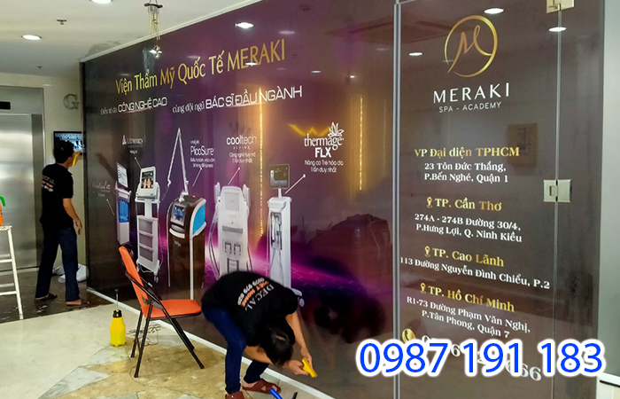 Độ bền của decal lưới khi dán ngoài trời sẽ từ 6 - 12 tháng