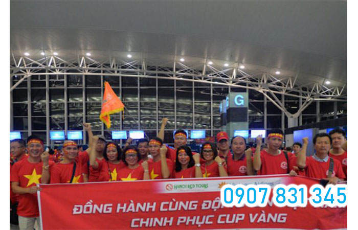 băng rôn có slogan bóng đá cổ vũ đội tuyển Việt Nam vô địch