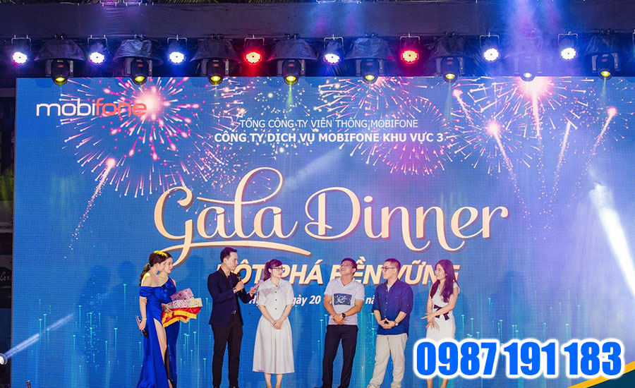 Mẫu backdrop gala dinner được sử dụng cho chương trình cuối năm của công ty