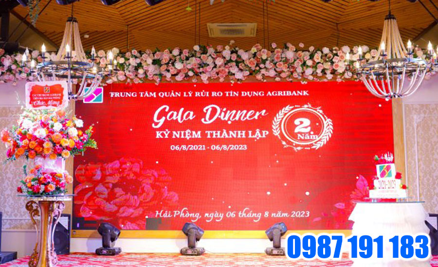 Trên mẫu backdrop sẽ có thông tin cơ bản về chương trình