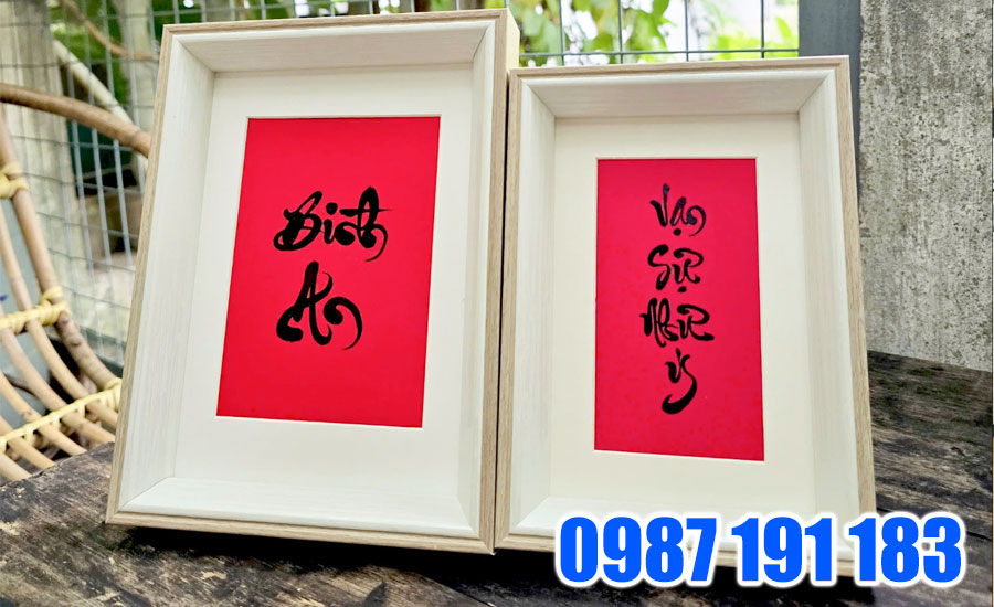 Khung tranh sẽ giúp trang trí cho bức tranh thêm đẹp