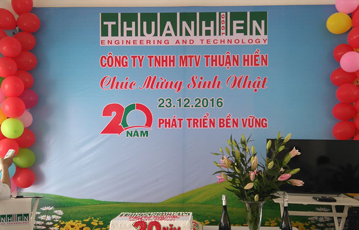 Mẫu backdrop sinh nhật công ty Thuận Hiền 20 tuổi