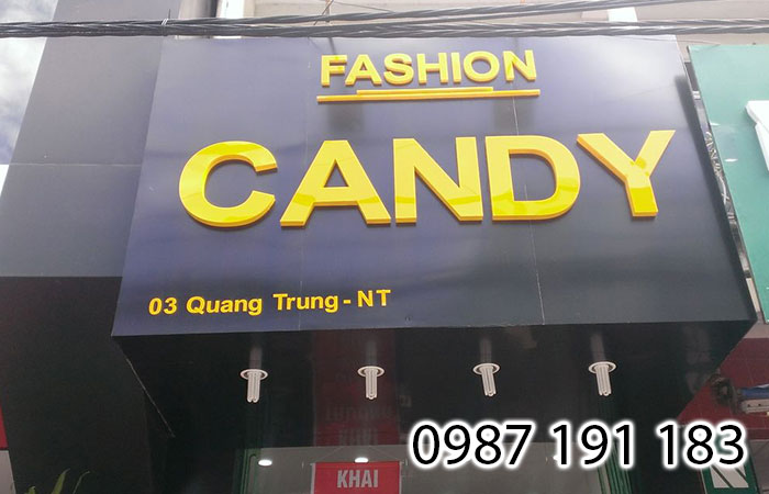 Mẫu bảng hiệu alu với 2 tông màu đơn giản của cửa hàng Candy