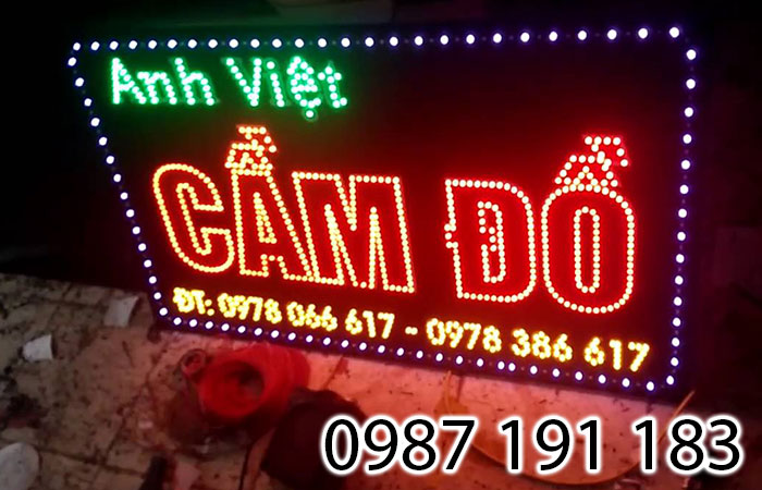 Mẫu biển vẫy đèn led khổ nhỏ cho cửa tiệm cầm đồ Anh Việt