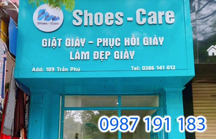 Mẫu bảng hiệu đẹp với tông màu xanh làm của tiệm giặt giày