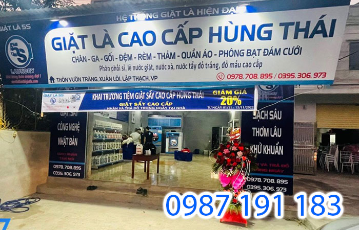 Mẫu bảng hiệu của cửa tiệm giặt là hiện đại Hùng Thái