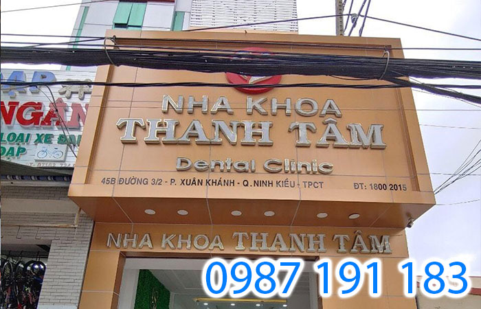 Mẫu biển hiệu quảng cáo với tông màu kem của nha khoa Thanh Tâm