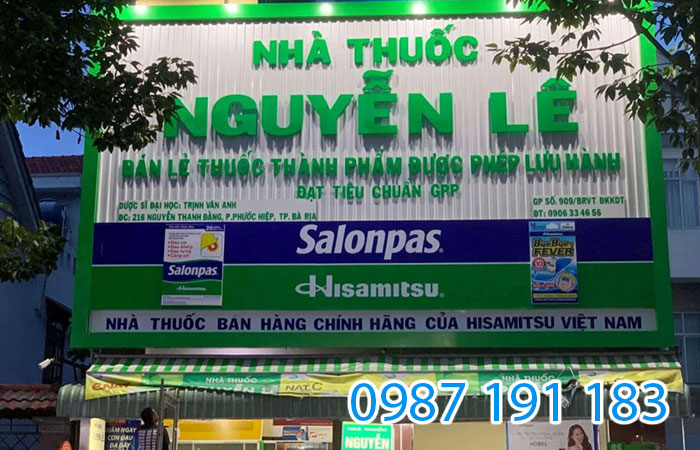 Mẫu bảng hiệu bằng tôn kết hợp chữ nổi mica đẹp mắt của nhà thuốc Nguyễn Lê