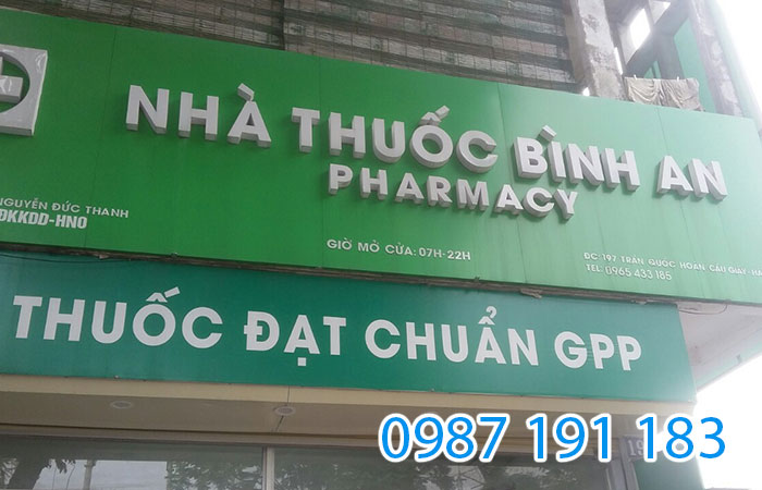 Mẫu biển hiệu với tông màu xanh êm dịu của nhà thuốc Bình An