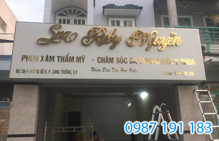 Mẫu bảng hiệu đẹp với nội dung full inox của tiệm Spa Ruby Nguyễn