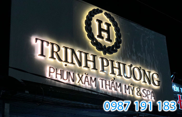 Mẫu biển quảng cáo khổ lớn đẳng cấp và sang trọng của tiệm Trịnh Phương