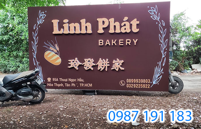 Mẫu bảng hiệu lớn đẹp chất liệu Alu của tiệm bánh Linh Phát