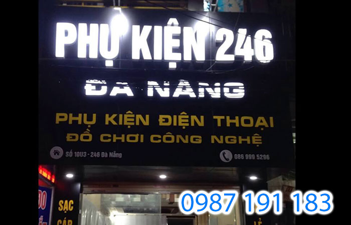 Mẫu biển hiệu xuyên đèn đẹp của cửa hàng phụ kiện 246 ở Đà Nẵng