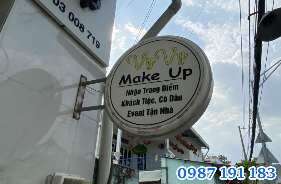 Mẫu bảng hiệu makeup mẫu 2