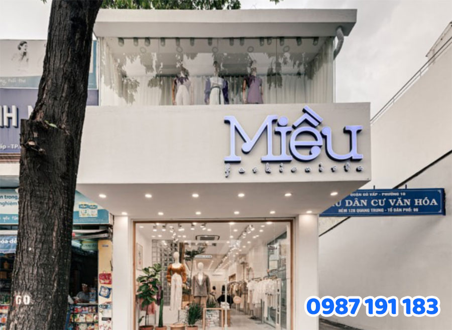 Thế nào là một bảng hiệu shop quần áo đẹp