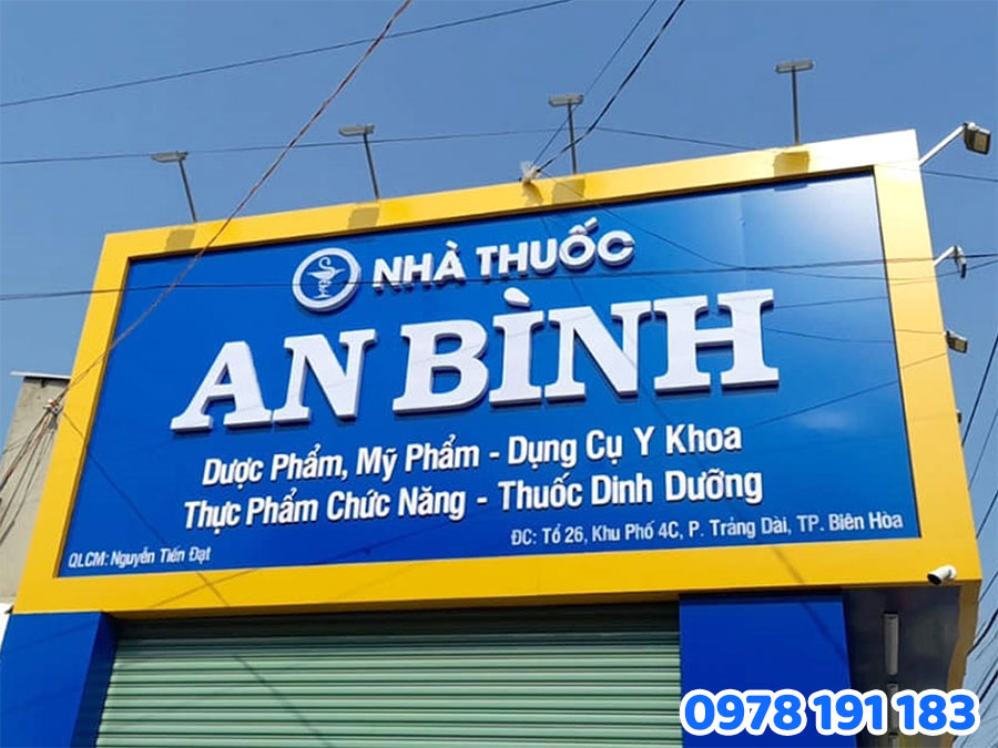 Bảng hiệu quầy thuốc bằng chất liệu Alu mẫu 1