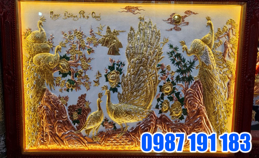 Nên chọn treo tranh ở nơi sáng sủa, có không gian rộng trong nhà