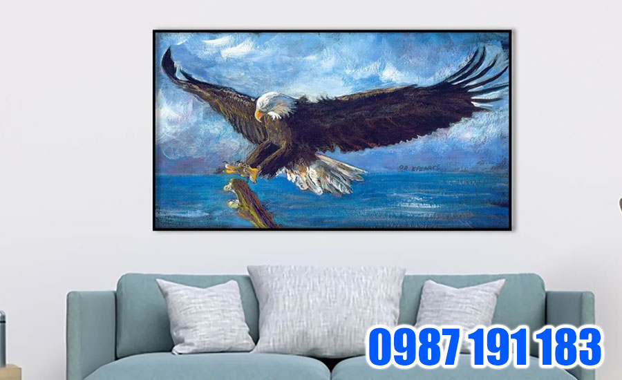 Phòng khách là không gian thích hợp để treo tranh đại bàng