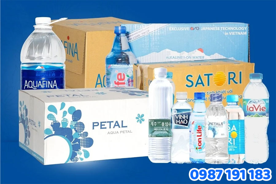 Chai nước suối nào thường được in tem nhãn