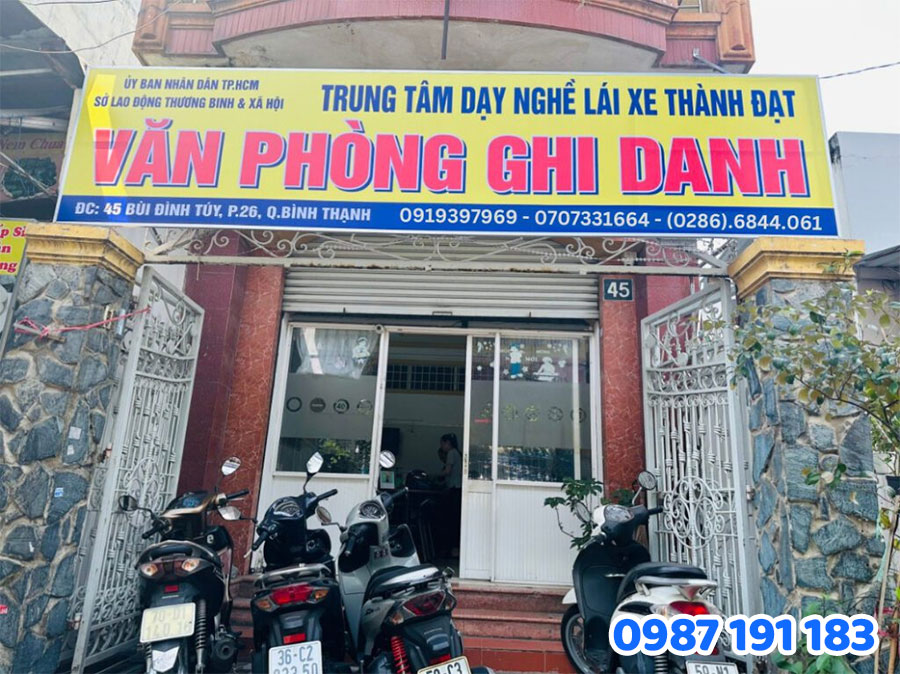 Vai trò bảng hiệu với trung tâm dạy lái xe