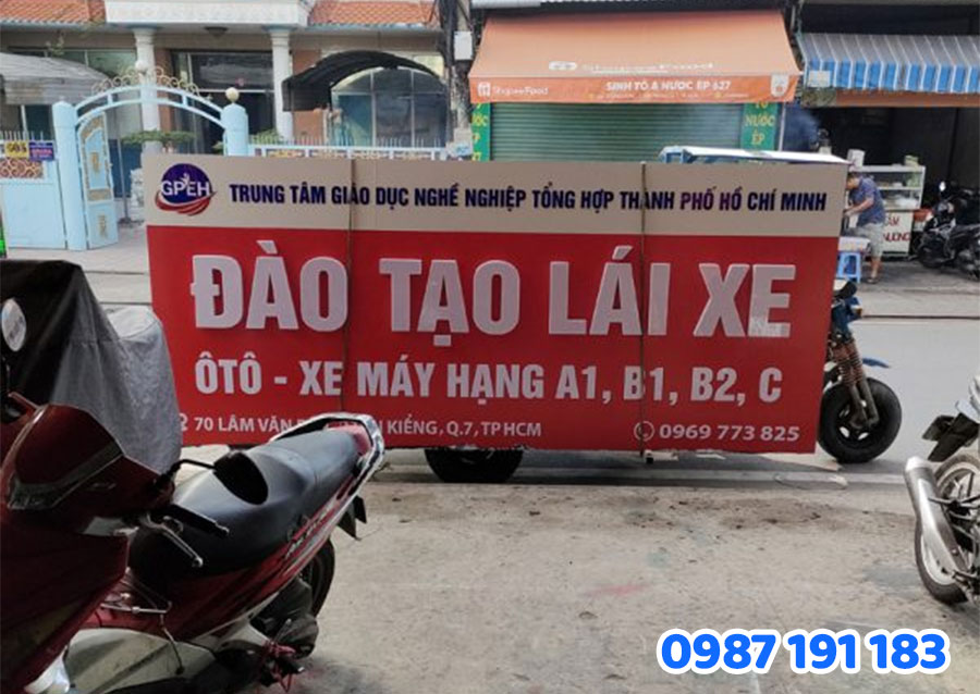 Bảng hiệu alu chữ nổi – mặt tiền trung tâm