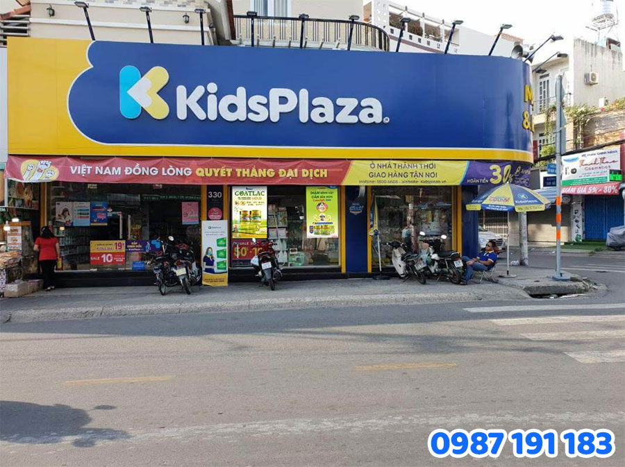 bảng hiệu shop trẻ em đẹp mẫu 01