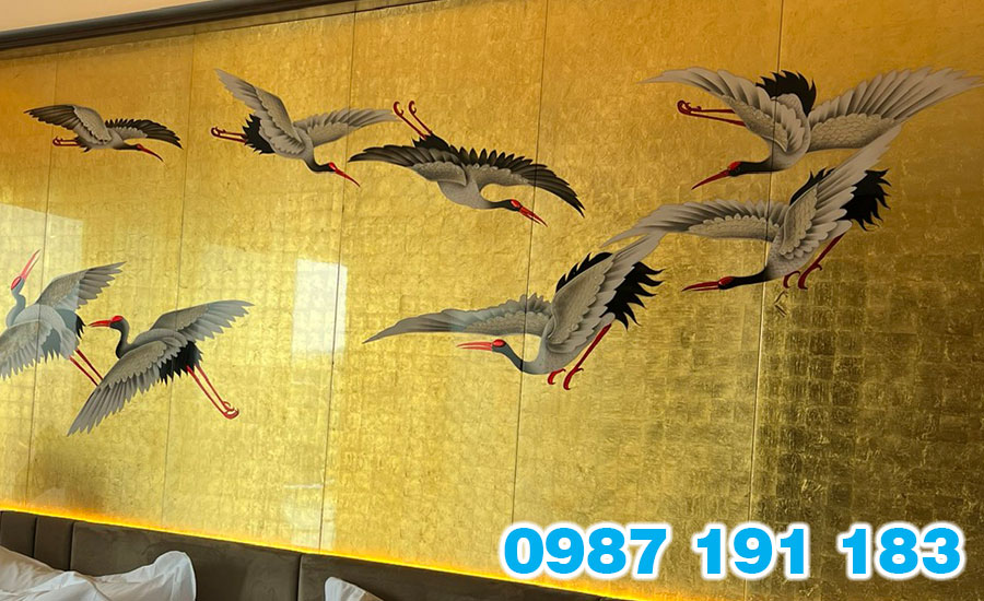 Mẫu tranh sơn mài được dát vàng để tạo nên tác phẩm sang trọng