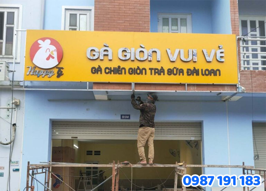 Mẫu số 2 bảng hiệu quán bán gà ấn tượng 2025