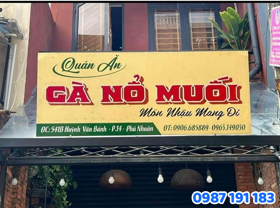 Mẫu số 5 bảng hiệu quán bán gà ấn tượng 2025