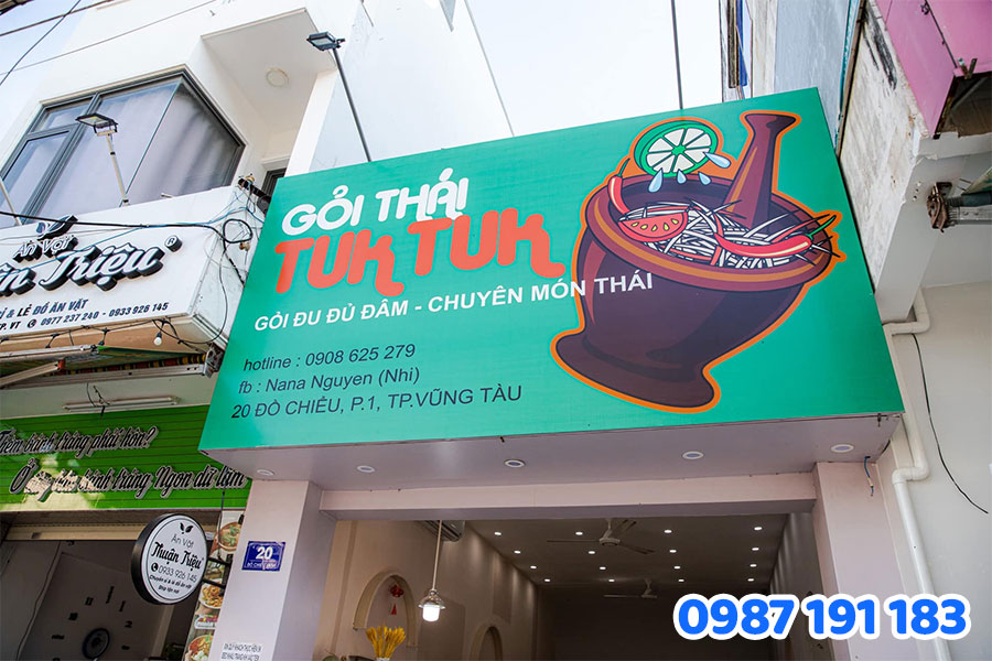 Sắc Kim – Đơn vị thi công bảng hiệu chân gà sốt Thái tại TP.HCM