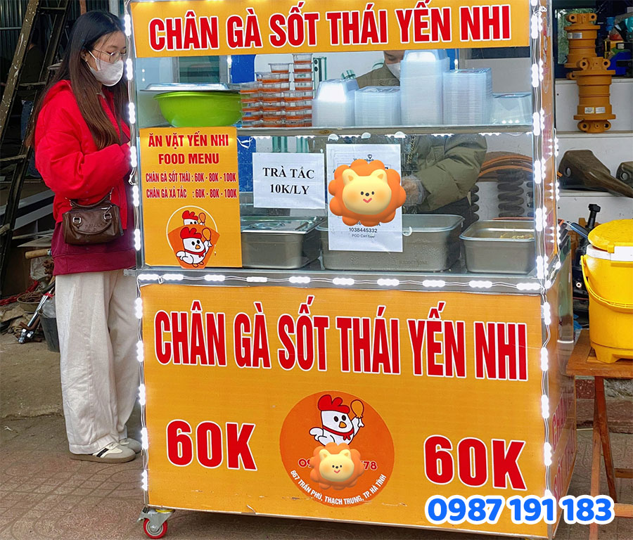 Đặc điểm của bảng hiệu quán chân gà sốt Thái