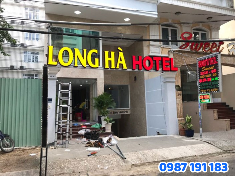 Hotel 2-3 sao: Thiết kế đơn giản, gọn gàng, dễ nhận diện