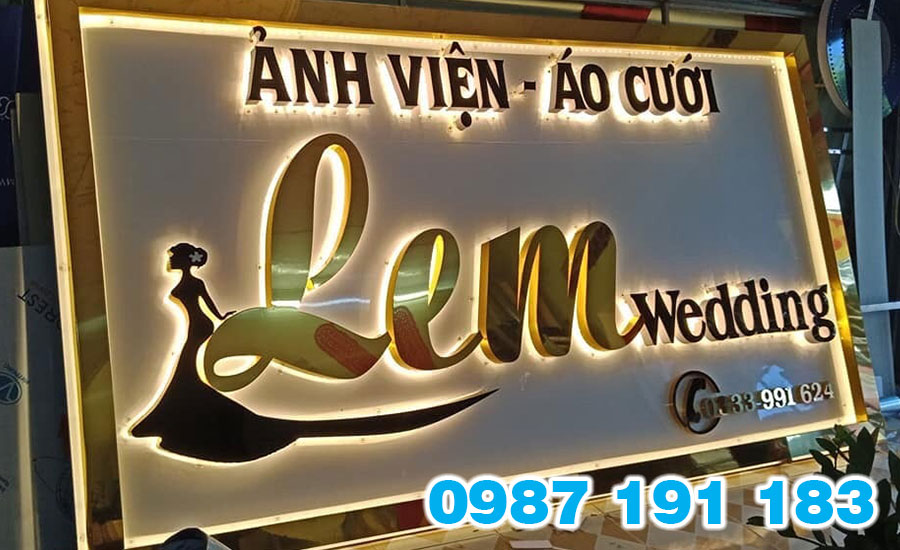 Chữ inox được dùng làm bảng hiệu rất thẩm mỹ, đẹp mắt