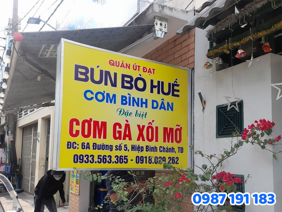 Bảng hiệu khung sắt căng bạt là gì?