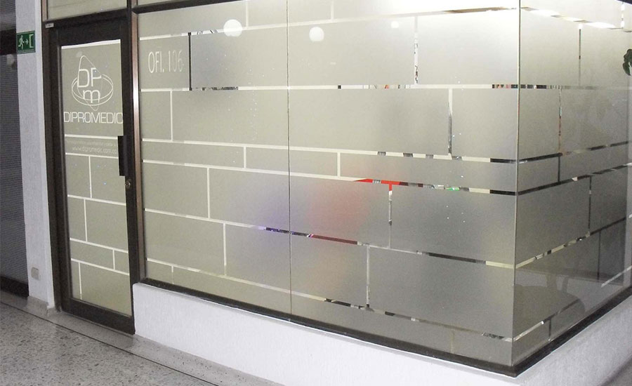 Mẫu decal dán kính văn phòng sẽ tạo cảm giác có không gian riêng tư, trang trí văn phòng thêm đẹp