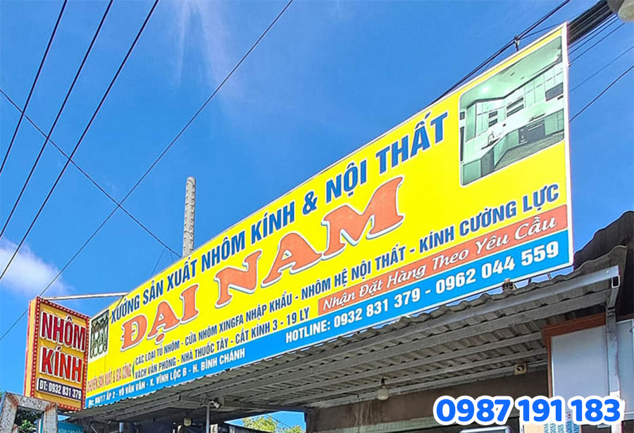 Mẫu bảng hiệu nhôm kính đẹp số 2