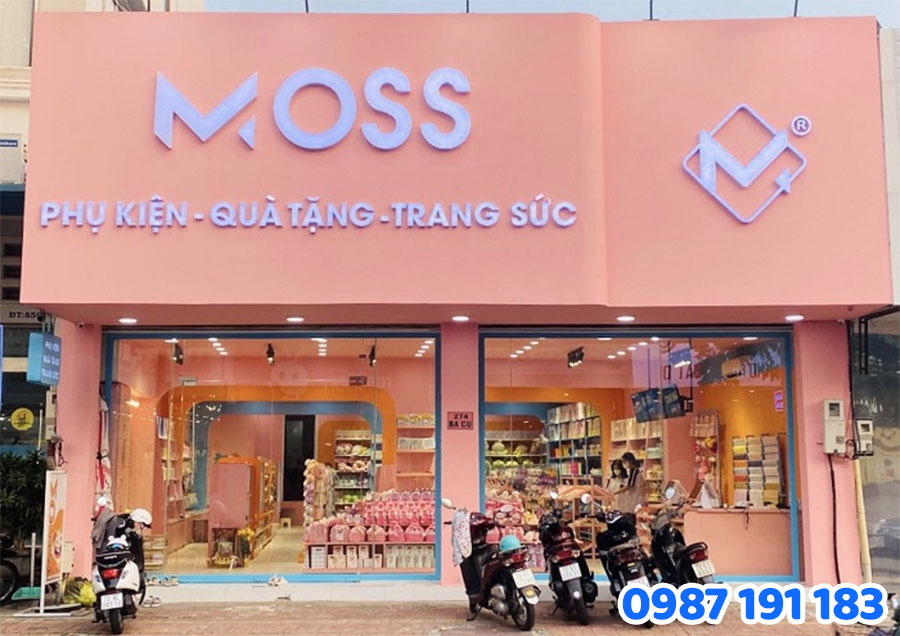 Lý do bảng hiệu đẹp giúp shop phụ kiện quà tặng “hút khách”