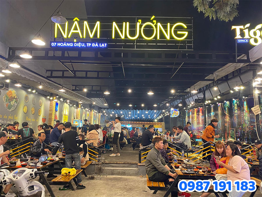 Vì sao quán nướng cần bảng hiệu bắt mắt