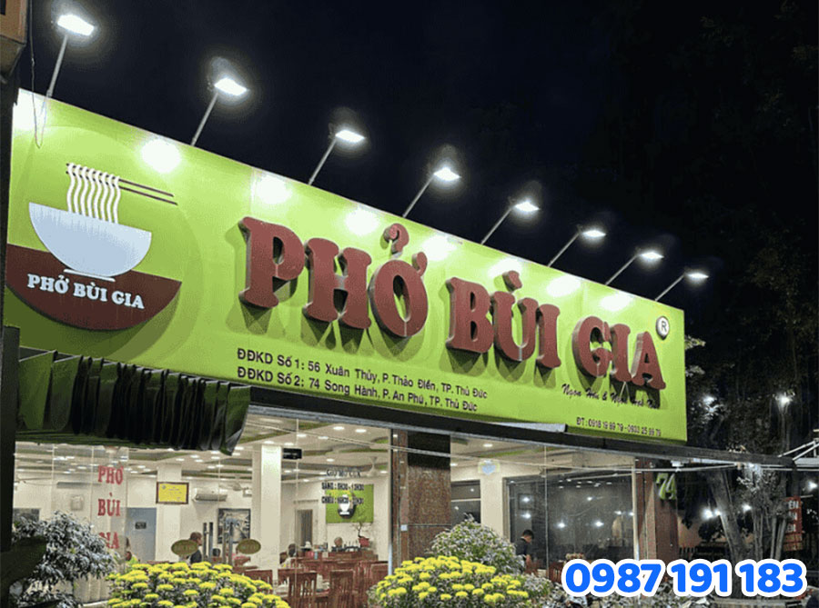 Vì sao quán phở cần bảng hiệu ấn tượng?
