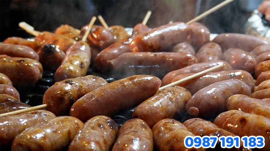 4 yếu tố quan trọng giúp bảng hiệu xúc xích nướng đá “Hút khách”