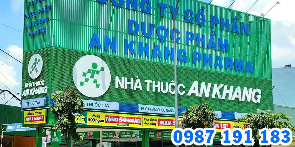 Bảng hiệu nhà thuốc An Khang rất dễ nhận diện khi đi đường